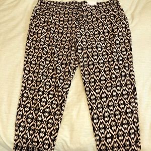 Old Navy Ikat patterned linen pants, black & cream
